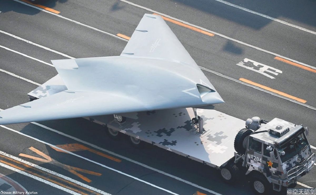 Hongdu GJ-11 2