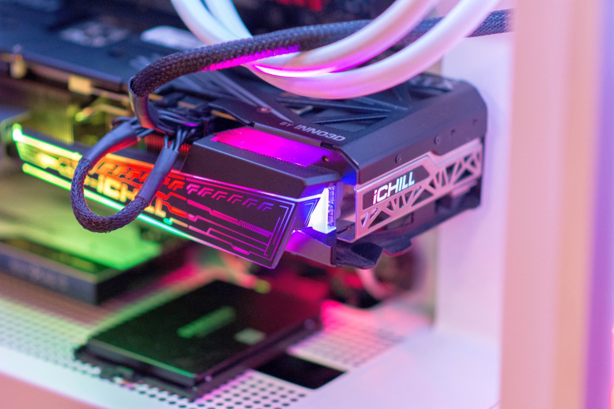 Inno3D GeForce RTX 3070 iCHILL X3 19