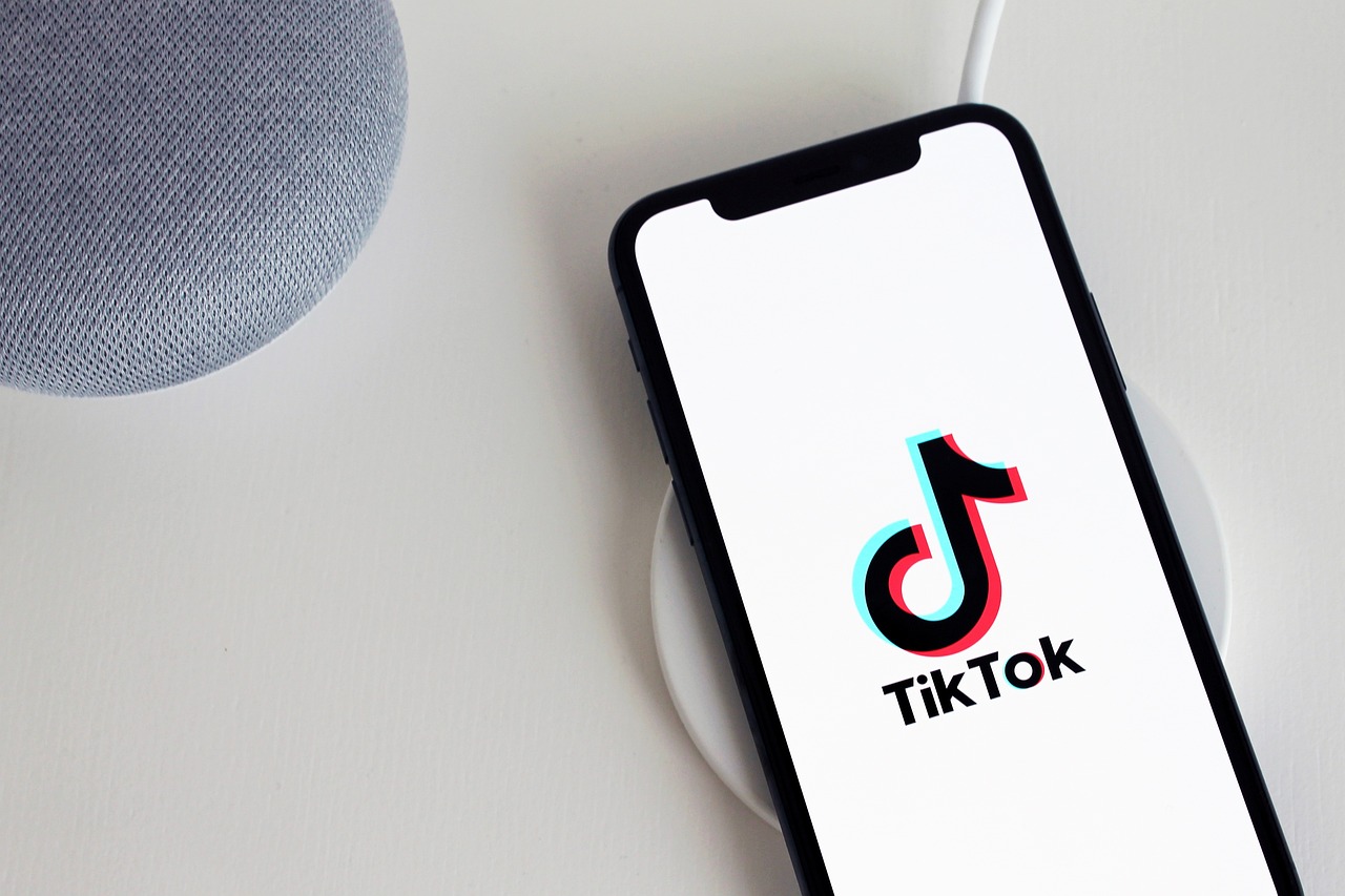 tiktok moderacja praca 2