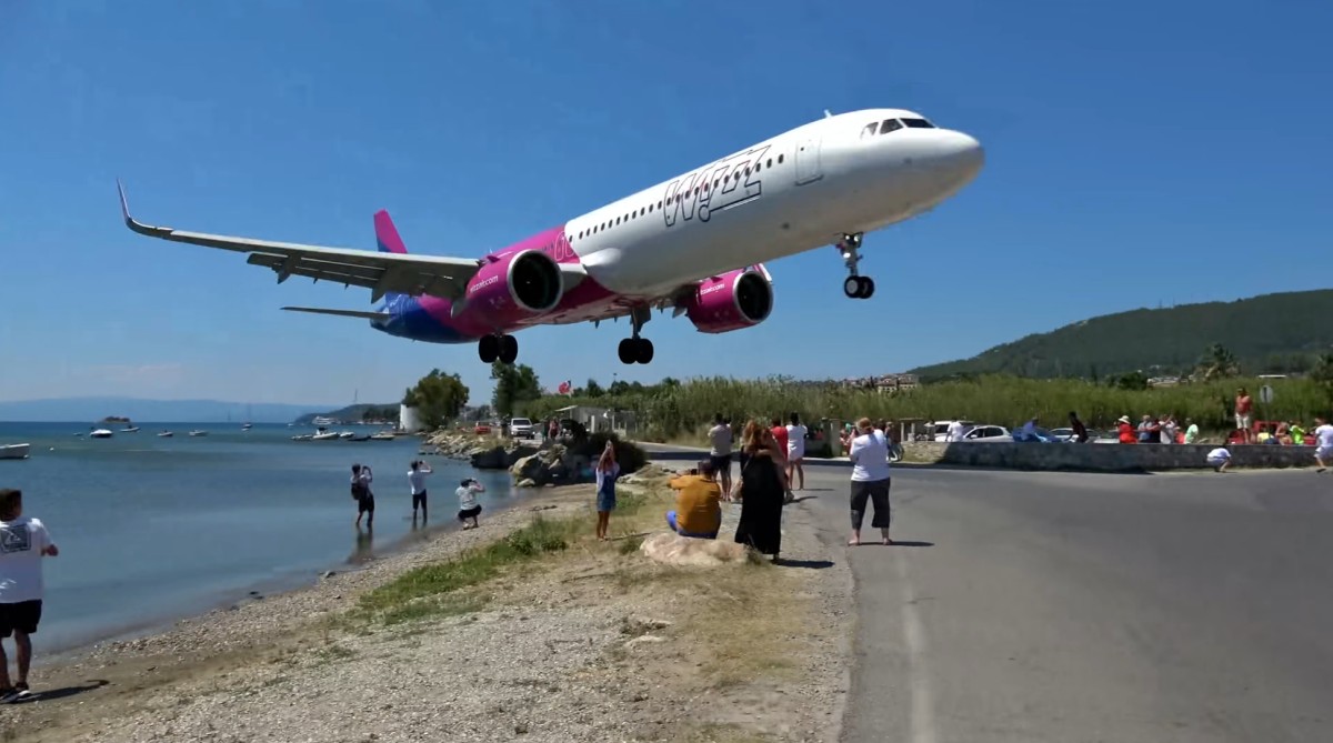 wizzard a321neo ladowanie