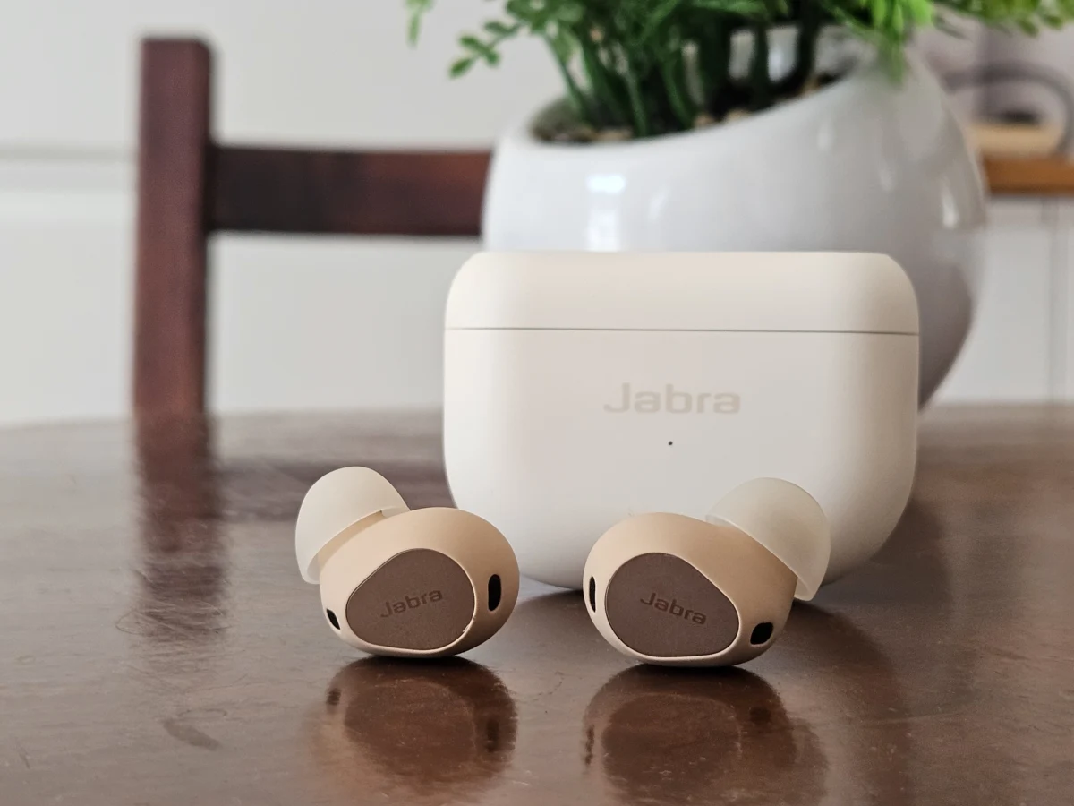 TEST Jabra Elite 4. Czy warto kupić słuchawki bezprzewodowe?