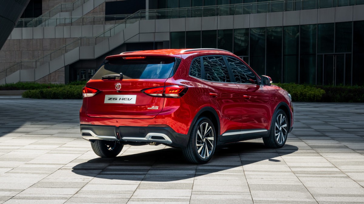 Tanie, nowoczesne i… niebezpieczne? OSW ostrzega przed chińskimi autami