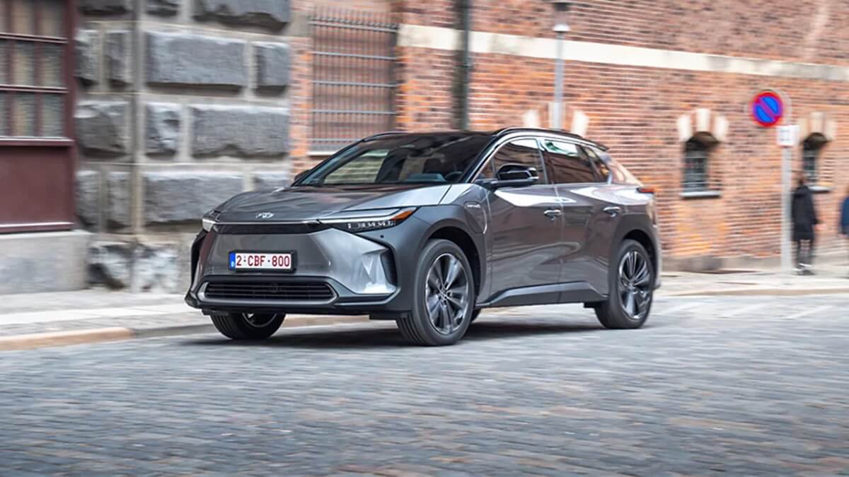 Toyota odczaruje auta elektryczne. Duży zasięg i szybkie ładowanie