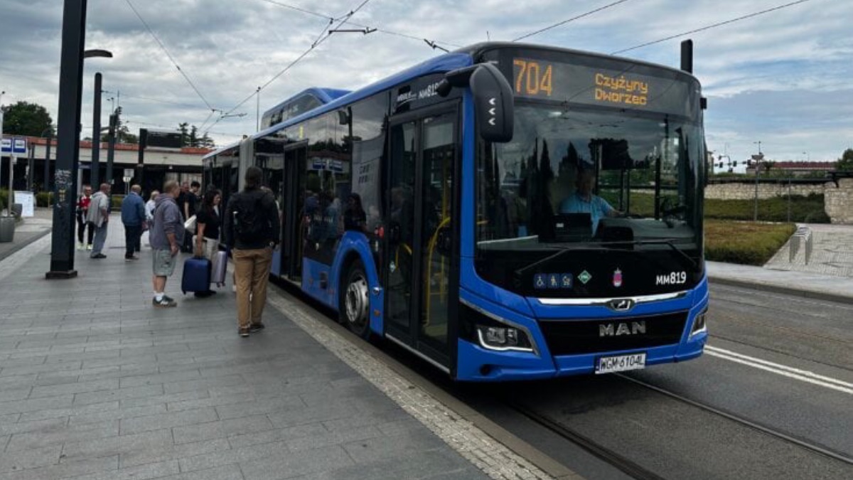 Mandat za telefon w autobusie. Kraków ma absurdalny pomysł