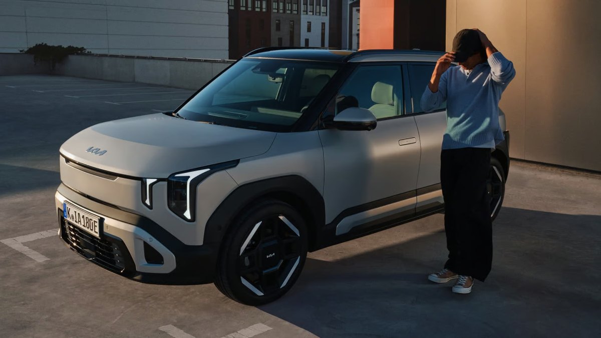 Tani elektryczny SUV pogromcą aut spalinowych. Kia EV2 debiutuje w Polsce