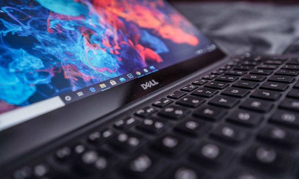 Dlaczego poleasingowy Dell Latitude za 1400 zł bije nowego laptopa z marketu za 3500 zł