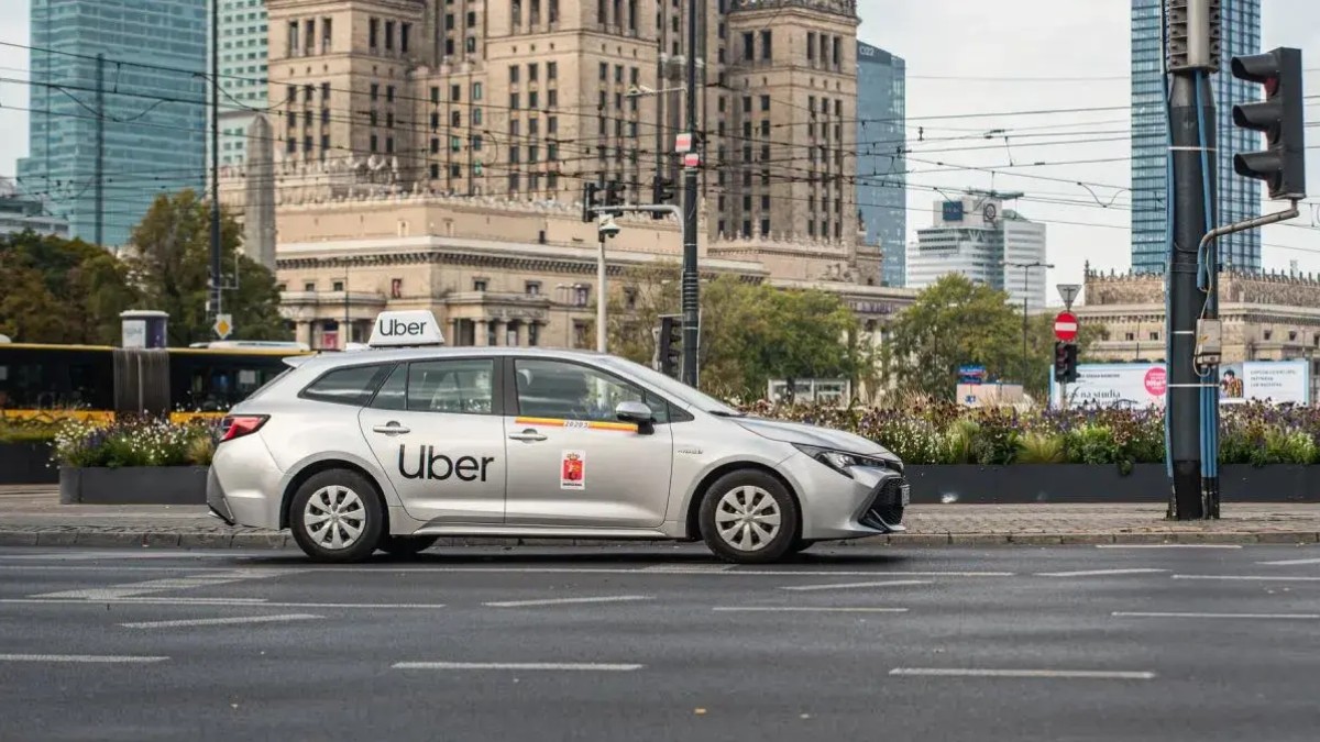 Telefon to dopiero początek. Uber pokazał, co Polacy zostawiają w autach