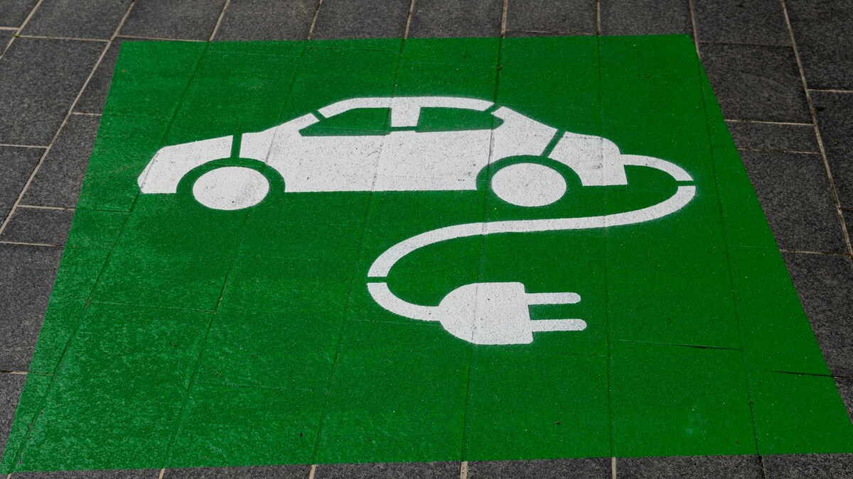 Ładowarki do elektryków zagrożeniem? Służby ostrzegają przed paraliżem