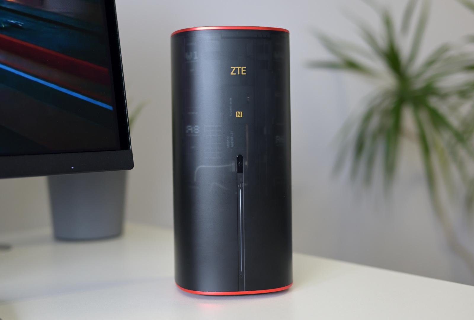 Test ZTE G5 Ultra Gaming. Demon prędkości z 5G i Wi-Fi 7 w drapieżnej, półprzezroczystej odsłonie