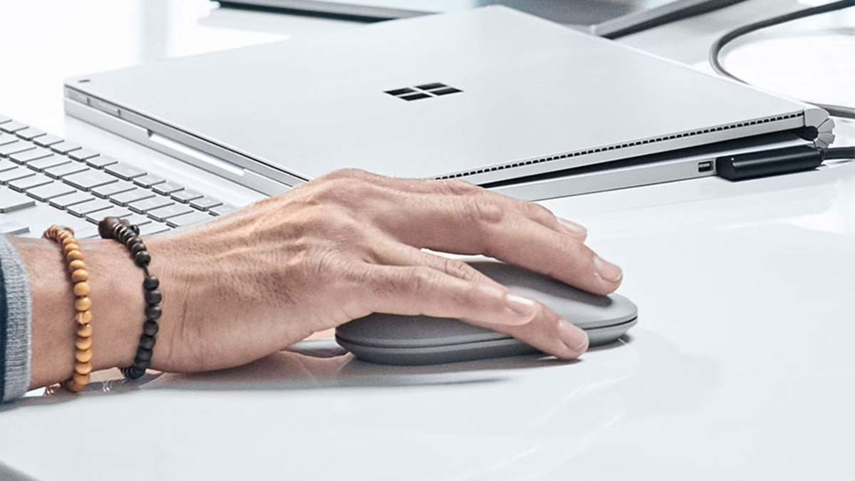 Powrót kultowego akcesorium. Microsoft pokazuje nową myszkę Surface