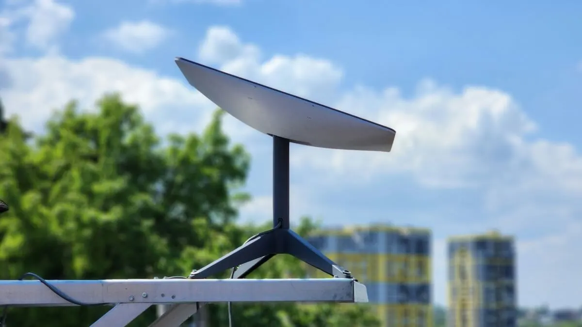 Dym nad polską stacją bazową Starlinków. Palą się anteny