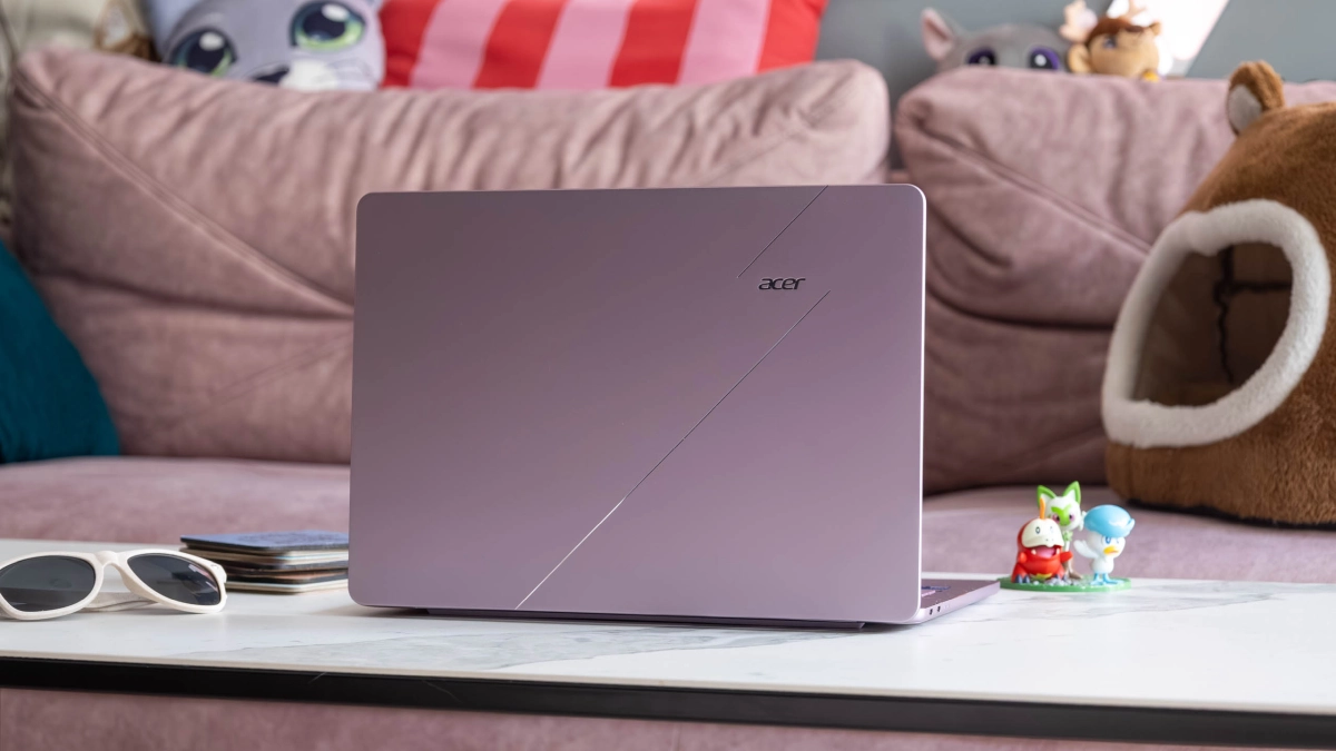 A lightweight laptop with great battery, but also some compromises.Acer Swift Air 14