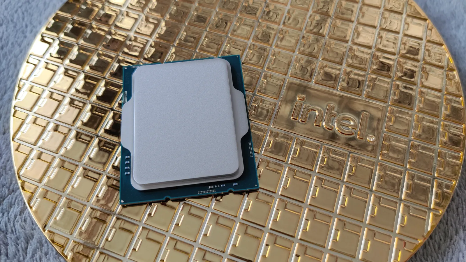 Intel wraca do starszej podstawki. Nowe procesory są już w drodze