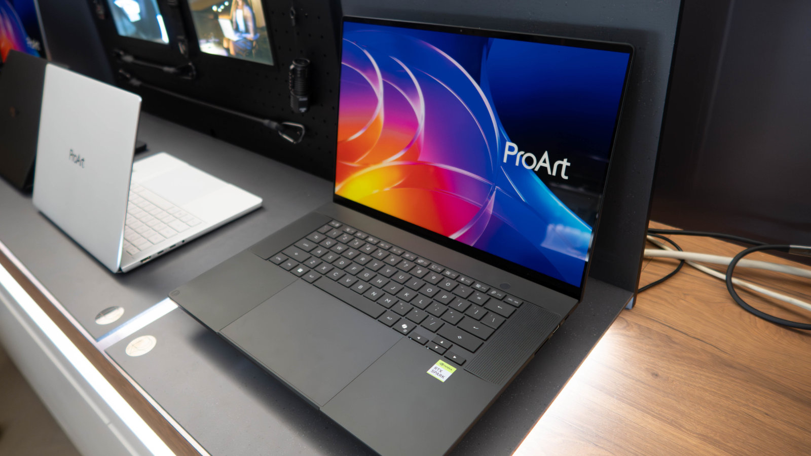 ASUS serwuje komputery przyszłości. RTX Spark, ARM i choćby 128 GB RAM