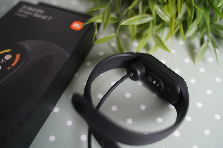 Mi Band 7 ładowanie