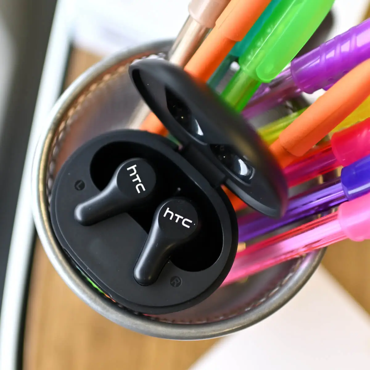 HTC True Wireless Earbuds Plus 05