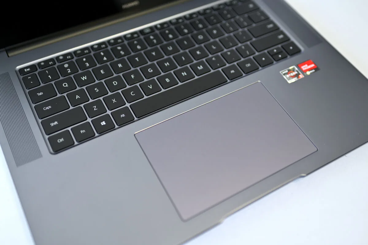 HUAWEI MateBook 16 01