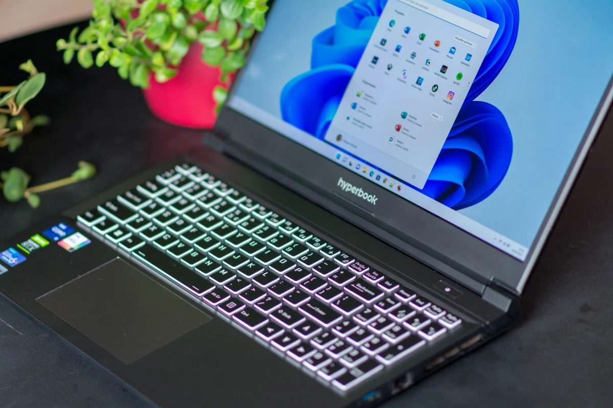 Hyperbook NV5 2022 6