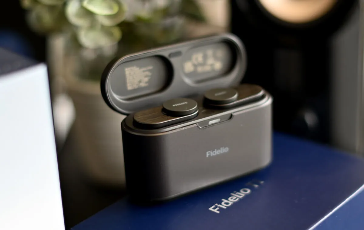 PHILIPS Fidelio T1 TWS 03