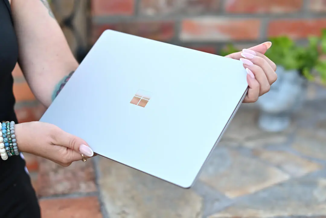 Surface Laptop Go 2 08