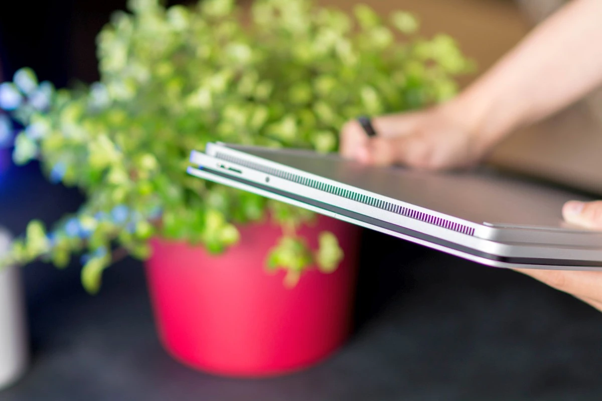 Surface Laptop Studio 19