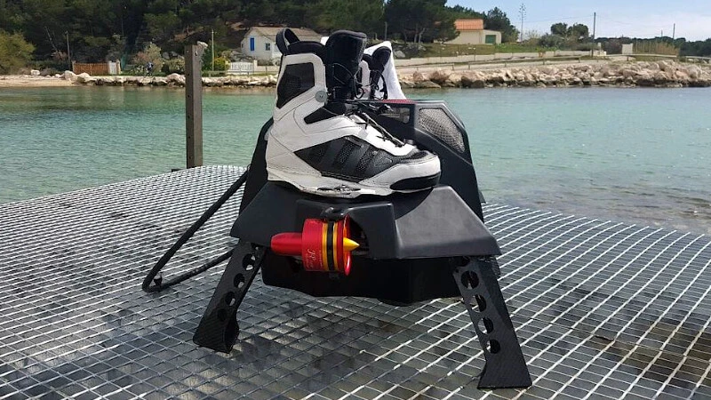 Twórca latającej deski Flyboard Air miał wypadek. Pojazd wpadł z nim do jeziora