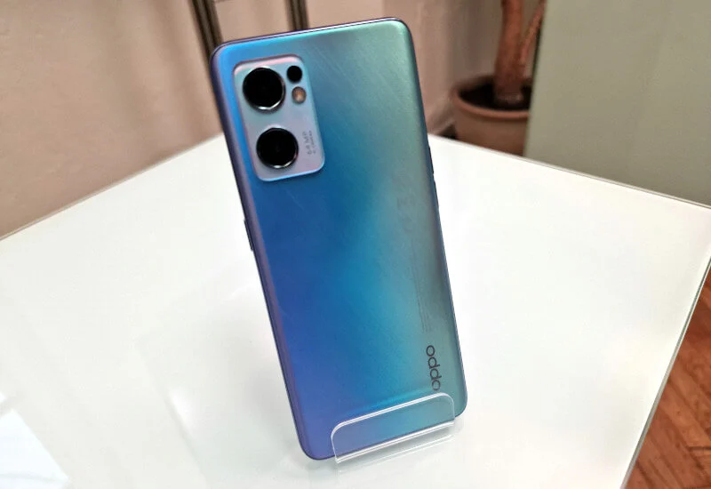 Oppo Reno7 5G. Najwyższy model serii Reno do kupienia w Polsce, są też gratisy