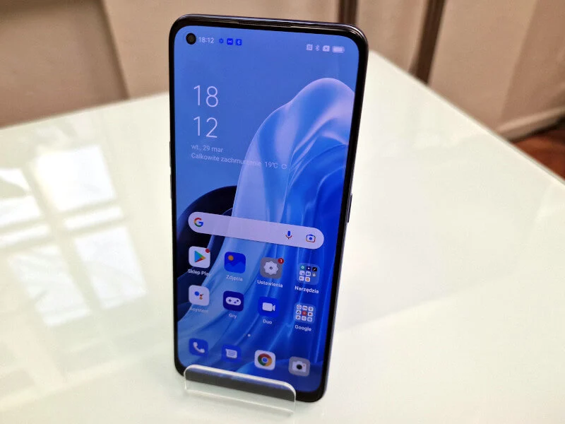 Oppo Reno7 5G. Najwyższy model serii Reno do kupienia w Polsce, są też gratisy