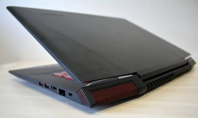 Lenovo ideapad Y700 top