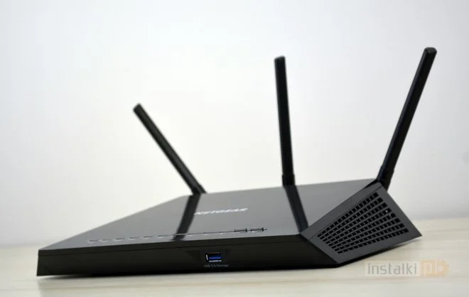 NETGEAR R6400 9
