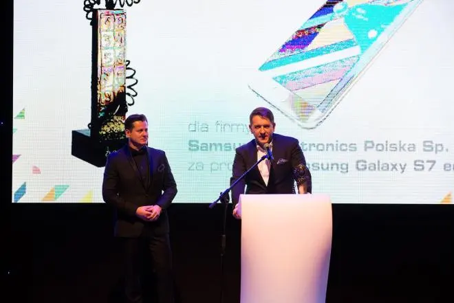 S7 Edge Smartfon Roku