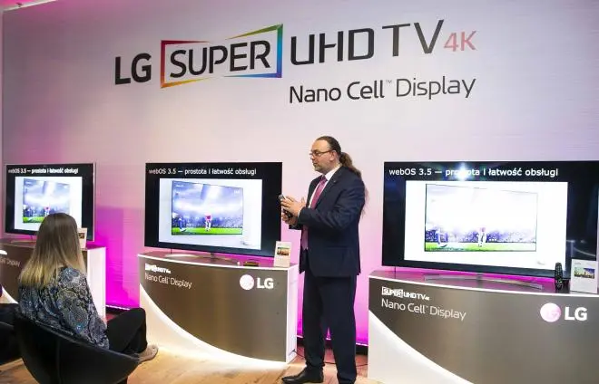 LG Super UHD Premiera