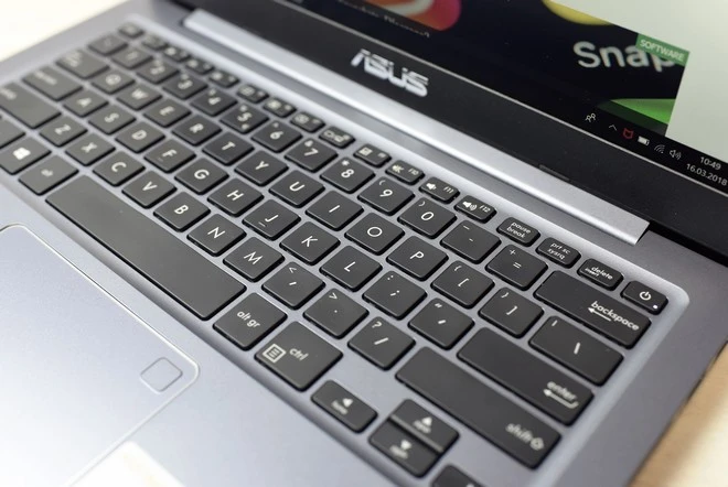 ASUS VivoBook S14 7