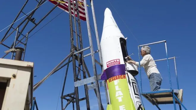 mad-rocket-scientist a8ce9a6e-2fd9-11e8-8732-87a46da2a8cc