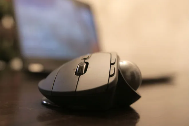 Logitech MX Ergo – recenzja trackballa na miarę współczesności