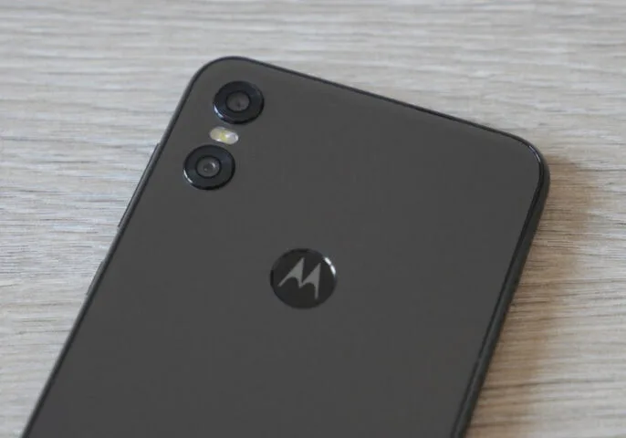 Motorola One – smartfon z czystym Androidem w przystępnej cenie