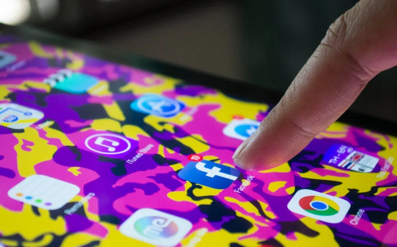 Facebook urósł do niebezpiecznych rozmiarów. Współzałożyciel serwisu nawołuje do jego podziału