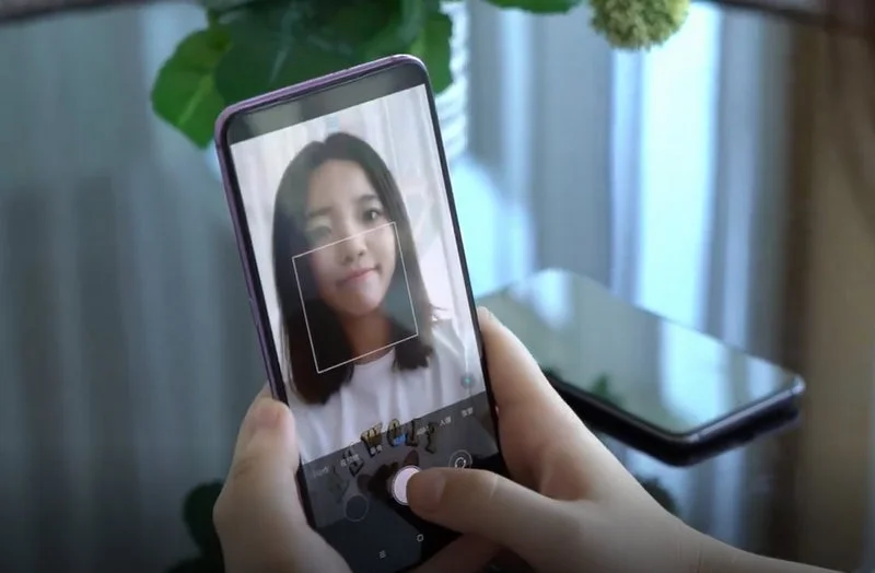 Xiaomi pokazuje technologię, która zmieni smartfony. Oto przednia kamerka ukryta pod ekranem [wideo]
