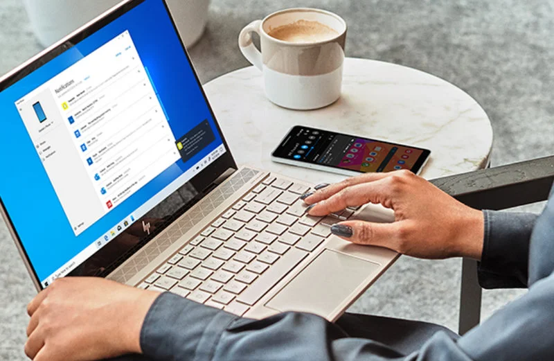Aplikacja Twój Telefon na Windowsie 10 wyświetla już powiadomienia ze smartfonów