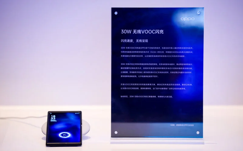 Nowa technologia od OPPO naładuje baterię 4000 mAh do pełna w 30 minut!