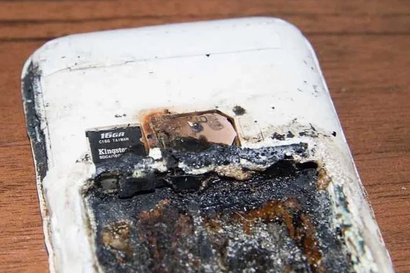 Eksplodujący smartfon zabił 14-latkę we śnie