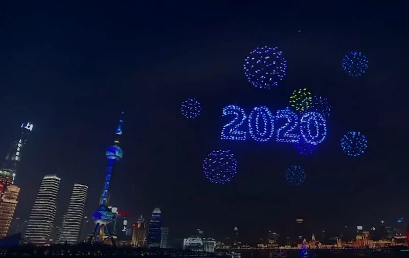 Drony mogą zastąpić fajerwerki. Zobaczcie to niesamowite wideo