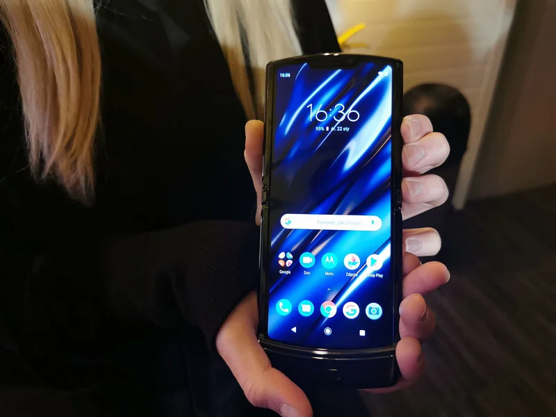 27 groszy – tyle może kosztować Was każde otwarcie Moto Razr