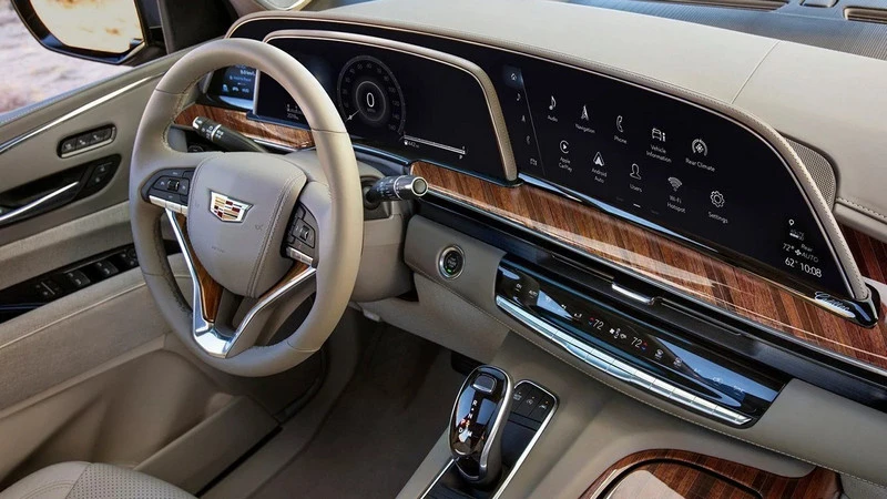 Cyfrowy kokpit do samochodu P-OLED od LG zadebiutował w Cadillacu