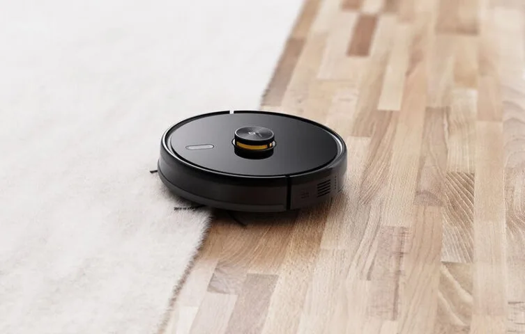 realme to nie tylko smartfony. Odkurzacz TechLife Robot Vacuum dostępny w Polsce