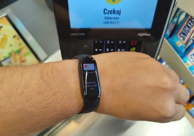 Test płatności zbliżeniowych Mi Band 6 NFC. Tak działa Xiaomi Pay w Polsce