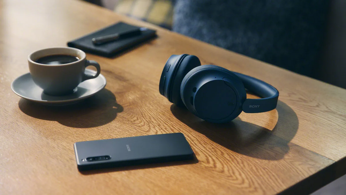 Nowe słuchawki od Sony. Wokółuszne WH-CH720N z ANC i nauszne WH-CH520 z mocną baterią
