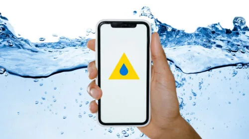 Komunikat o wykryciu cieczy na telefonie iPhone