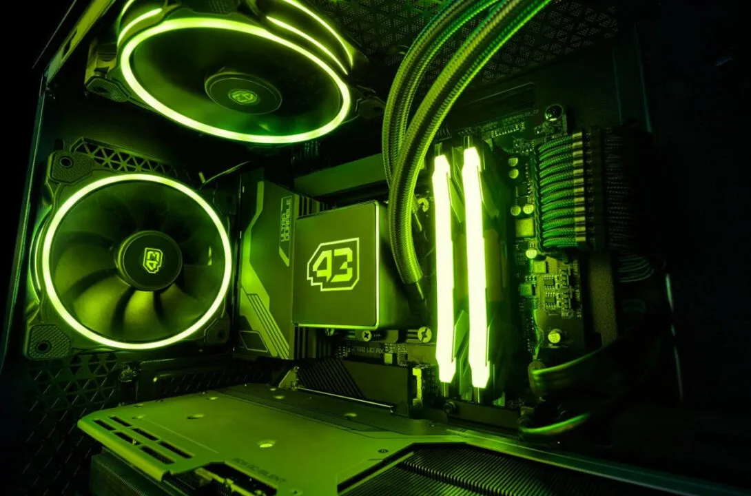 Wnętrze komputera G4M3R Hero Plus