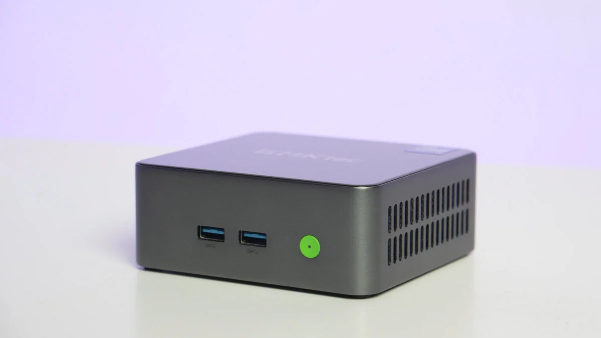 GMK M2 Mini PC z przodu